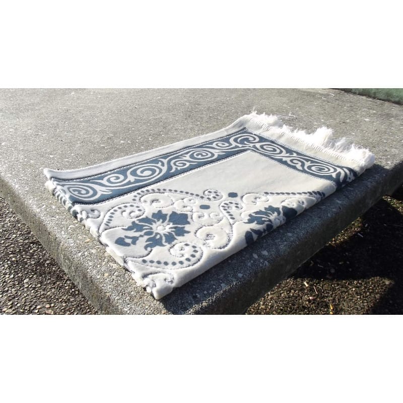 Tapis de Prière - Fond Sable - Motif fleurs - couleur Bleu Ardoise Sana Tapis de prière > Velours 3700495403610 Librairie Musulmane Al-imen